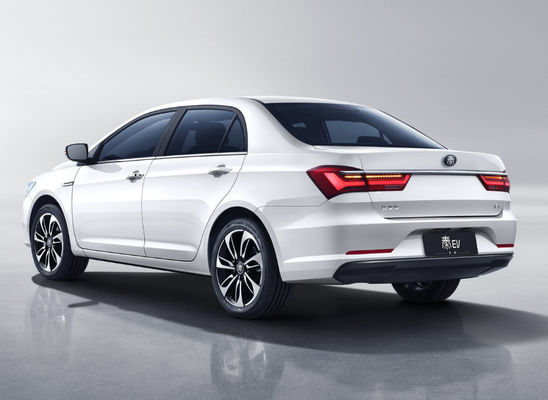 4つのドア5はBYD EV車のByd Qin Ev 400-450KMの快適な乗車をつける