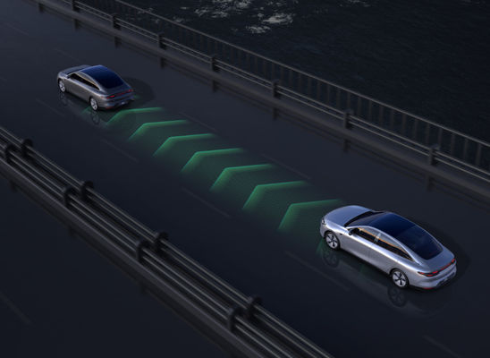 C01跳躍によっては4つのドア5が0.67H速い充満をつける電気自動車525-717KMが自動車に乗る
