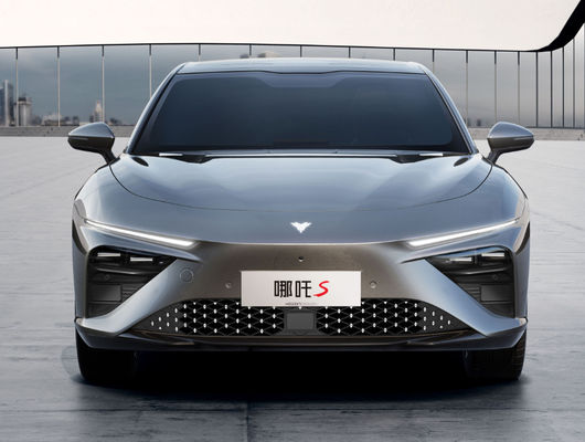 650-715KM Nezhaの自動車Nezha Sの中間の大きい電気自動車