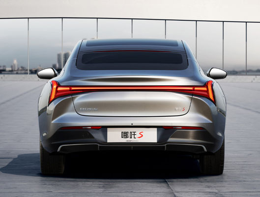 650-715KM Nezhaの自動車Nezha Sの中間の大きい電気自動車