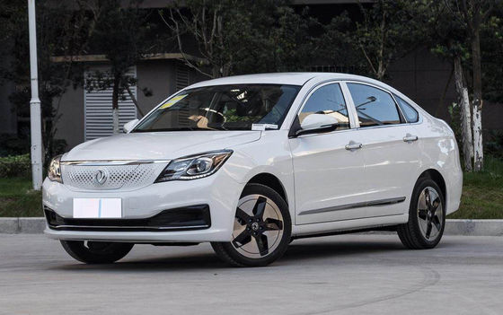 400KM Dongfeng Fengshen E70の純粋な電気小型乗用車4のドア5つの座席