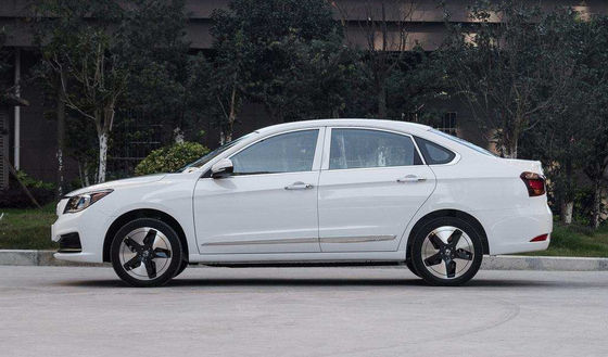 400KM Dongfeng Fengshen E70の純粋な電気小型乗用車4のドア5つの座席
