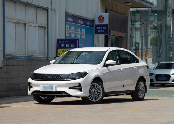 純粋な電気S60EV Dongfeng Ev車4つのドアとの415KM 5つの座席