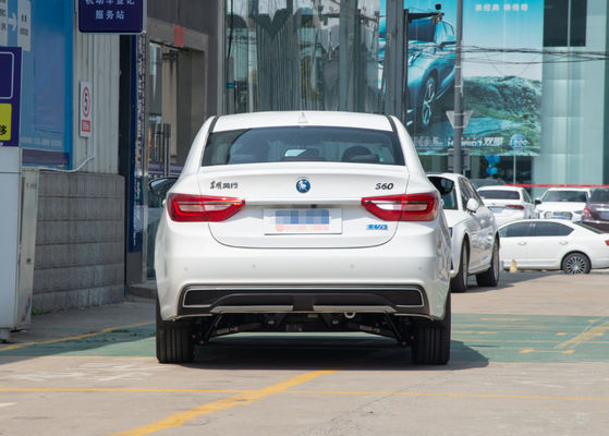 純粋な電気S60EV Dongfeng Ev車4つのドアとの415KM 5つの座席