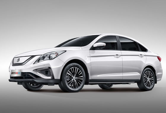 Fengxing S50 Dongfengモーター電気自動車415KMのコンパクト4のドア5つの座席