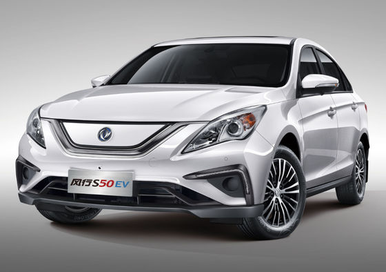 Fengxing S50 Dongfengモーター電気自動車415KMのコンパクト4のドア5つの座席