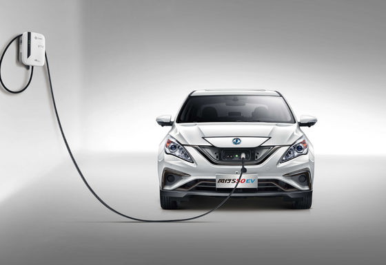 Fengxing S50 Dongfengモーター電気自動車415KMのコンパクト4のドア5つの座席