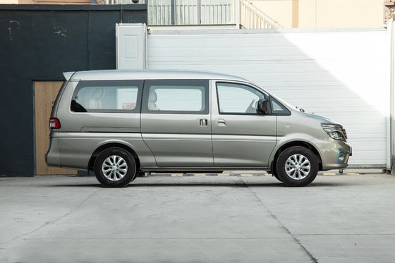 長い車4つのドアが付いている400KM Dongfeng M5ev Mpv Ev 5-9の座席ゴルフ練習場