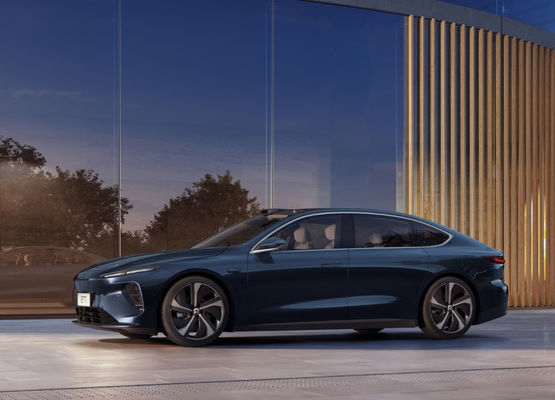 450-580KM NIO ET7の電気自動車の中間の大きいSuvの三つ組みのリチウム電池