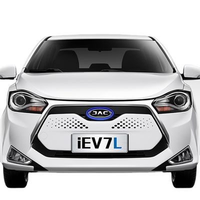 4つのドア5はJACの電気自動車320KM JAC IEV7L小さいEv車をつける