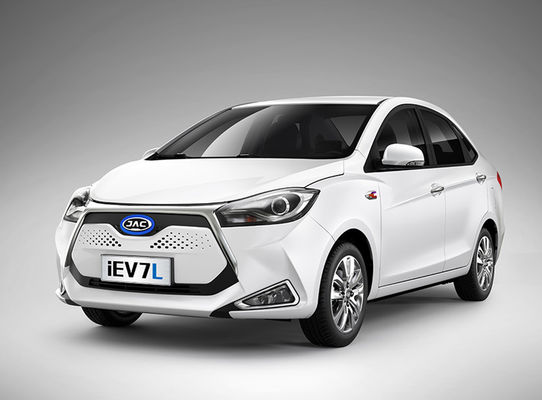 4つのドア5はJACの電気自動車320KM JAC IEV7L小さいEv車をつける
