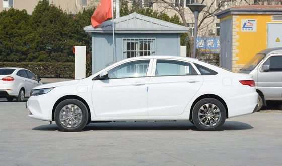 Dihao Ev Geelyのセダンの電気自動車421KM 4つのドア5つの座席速い充満0.5時間の