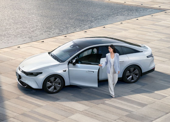 跳躍モーターC01純粋な電気自動車中間の大きい525-717KM 4つのドア5つの座席
