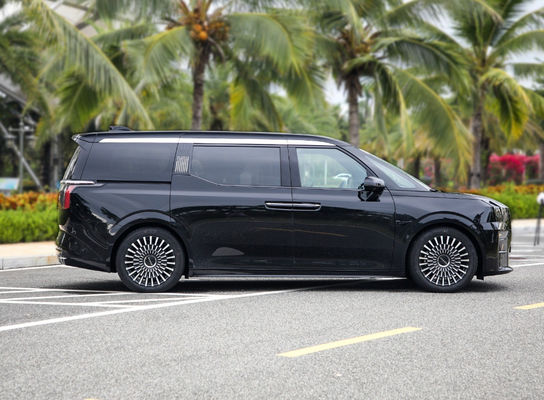 702-822KM MPVの電気自動車の長期高性能5のドア6つの座席