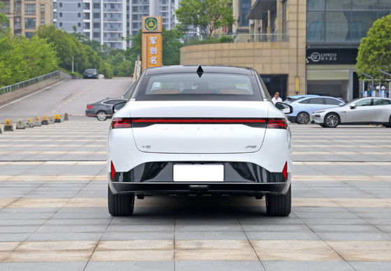 XiaoPeng P5 2022の450-550KM密集した電気自動車4つのドア5つの座席