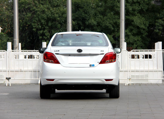 305KM 400KM BYD EV車BYD E5 EVの高性能4のドア5つの座席