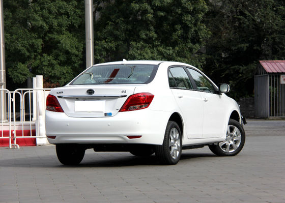 305KM 400KM BYD EV車BYD E5 EVの高性能4のドア5つの座席
