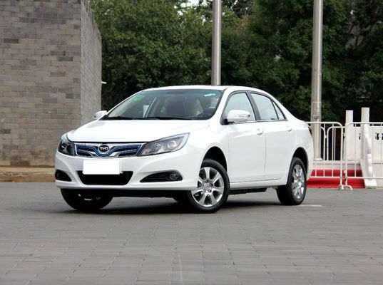 305KM 400KM BYD EV車BYD E5 EVの高性能4のドア5つの座席