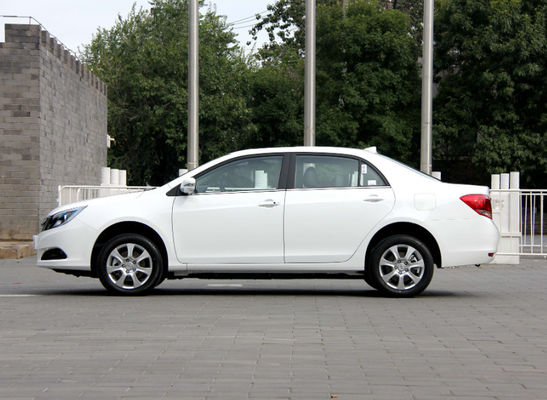 305KM 400KM BYD EV車BYD E5 EVの高性能4のドア5つの座席