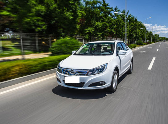 305KM 400KM BYD EV車BYD E5 EVの高性能4のドア5つの座席