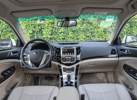 305KM 400KM BYD EV車BYD E5 EVの高性能4のドア5つの座席