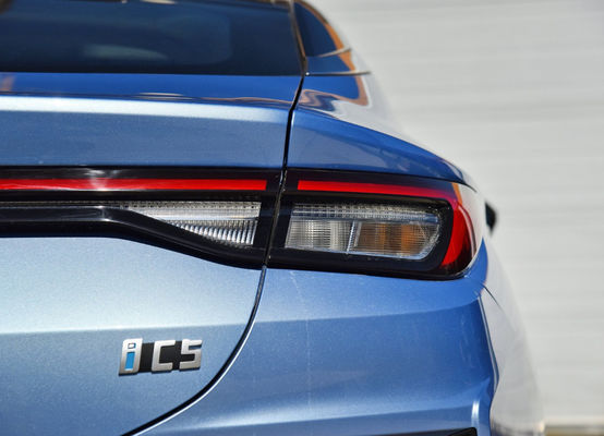 JAC IC5 Jianghuaiの2020年のセダンの電気自動車450-530KMの純粋な電気自動車5のドア5つの座席